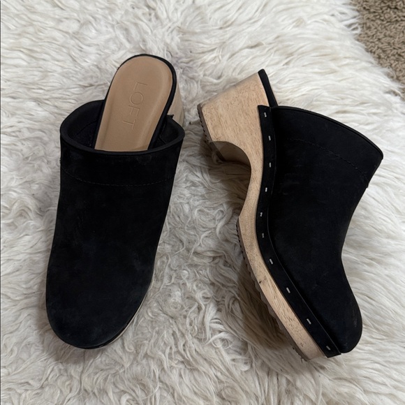 Ann Taylor Loft black suede clogs with a wooden heel and silver studs size 7.5M - Picture 9 of 9